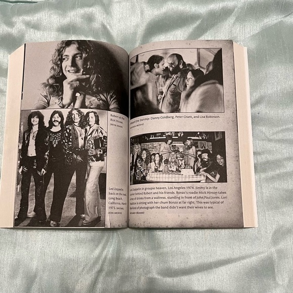 Hammer of The Gods Book. - Picture 3 of 6